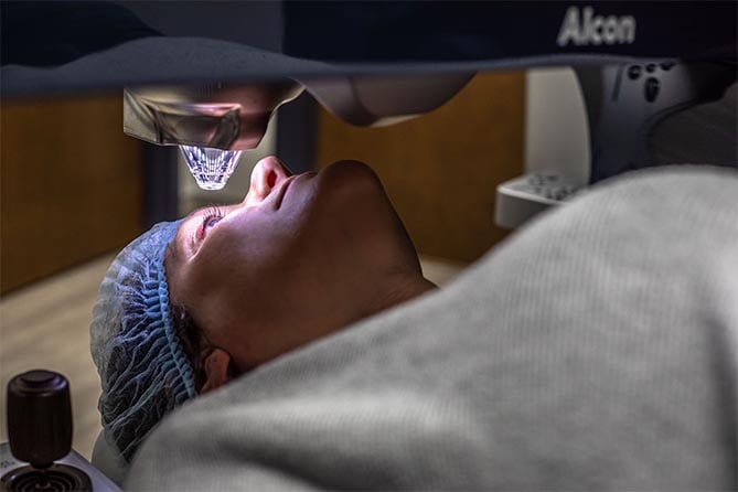 wavelight-EX500-excimer-laser-lasik-surgery-img WaveLight® EX500 Excimer Laser