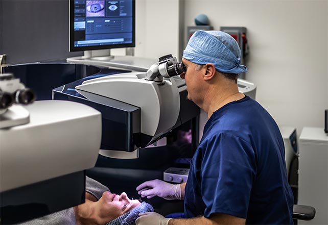 wavelight-FS200-femtosecond-laser-treatment-img WaveLight® EX500 Excimer Laser
