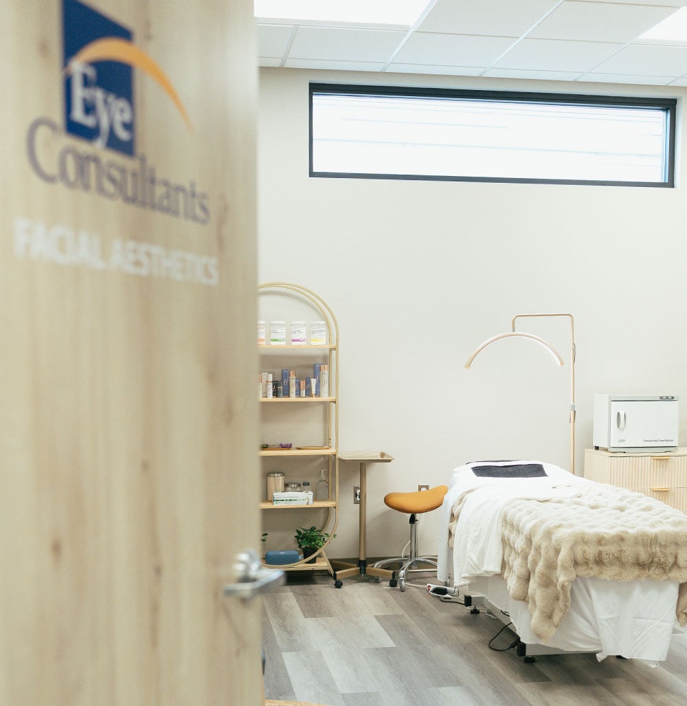 A photo entering the Eye Consultants procedure area